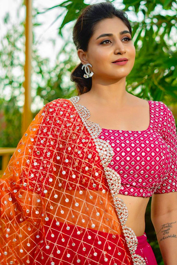 Anchor Varshini Sounderajan In Stunning Look Photo Gallery - Sakshi4