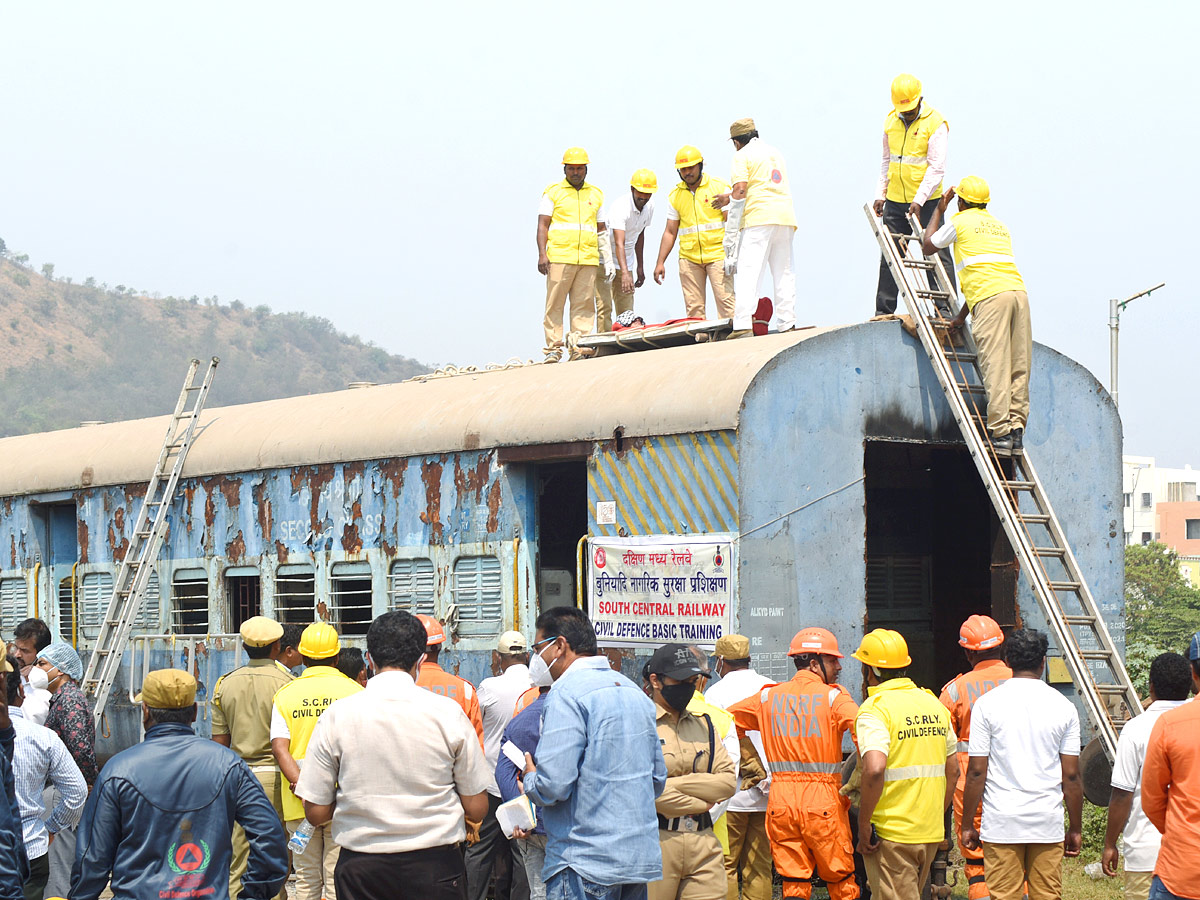 Train Accident Mock Drill In Vijayawada - Sakshi11