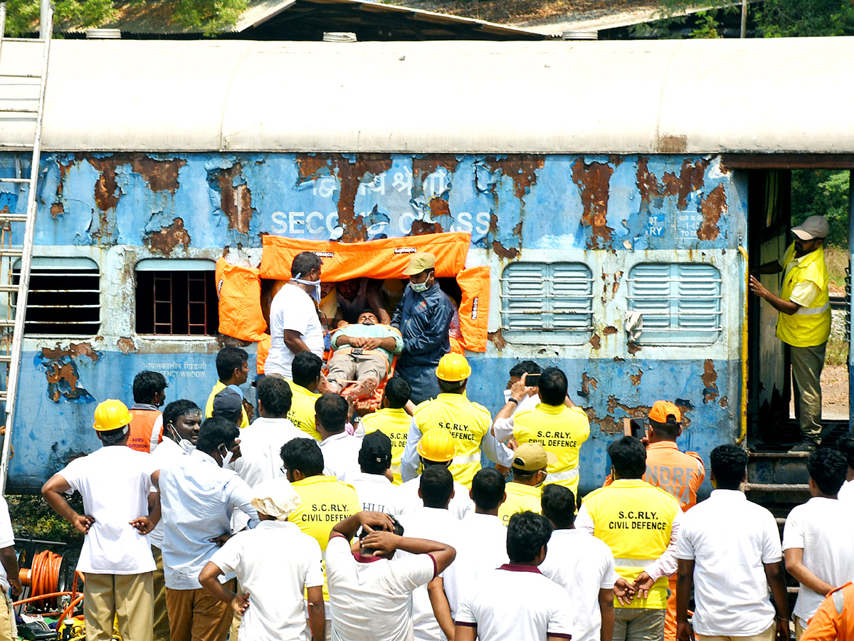 Train Accident Mock Drill In Vijayawada - Sakshi13