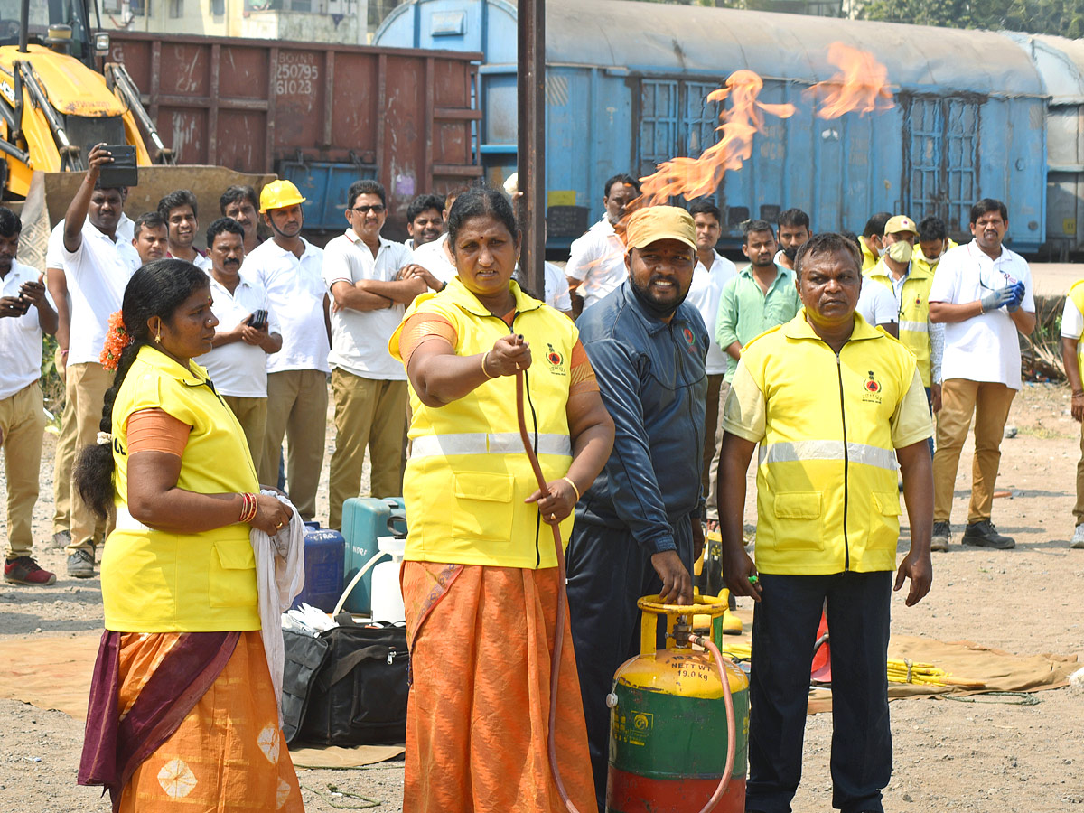 Train Accident Mock Drill In Vijayawada - Sakshi5