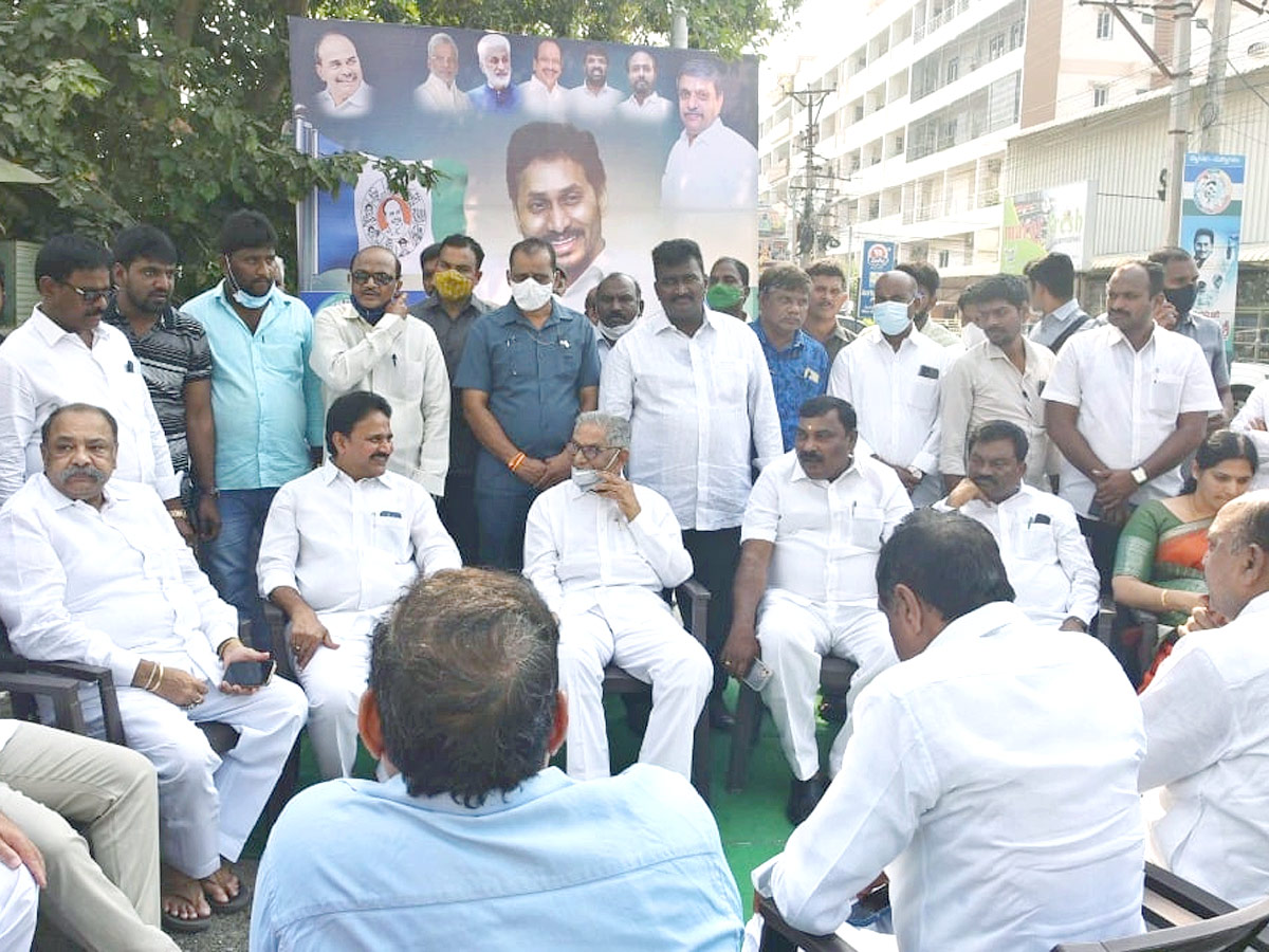 YSRCP Celebrates Formation Day Photos - Sakshi9