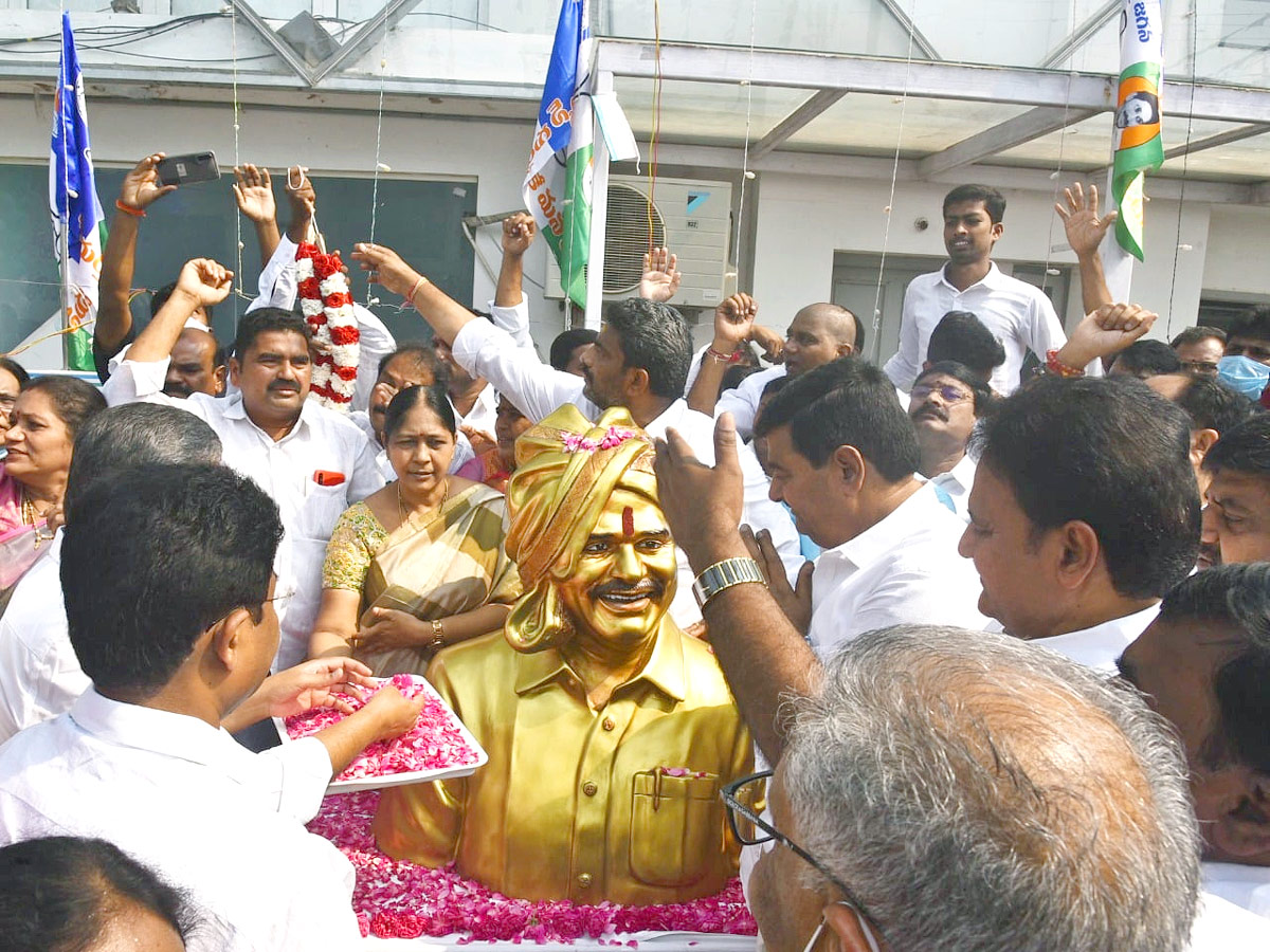 YSRCP Celebrates Formation Day Photos - Sakshi2