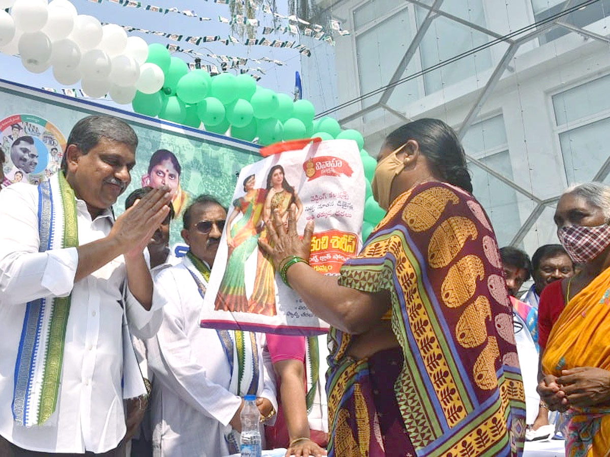 YSRCP Celebrates Formation Day Photos - Sakshi6