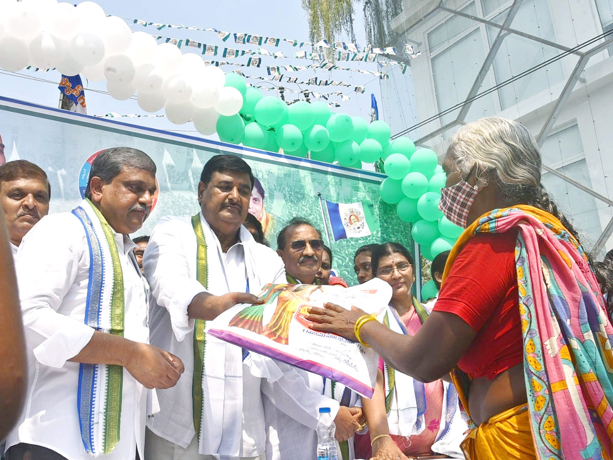 YSRCP Celebrates Formation Day Photos - Sakshi7