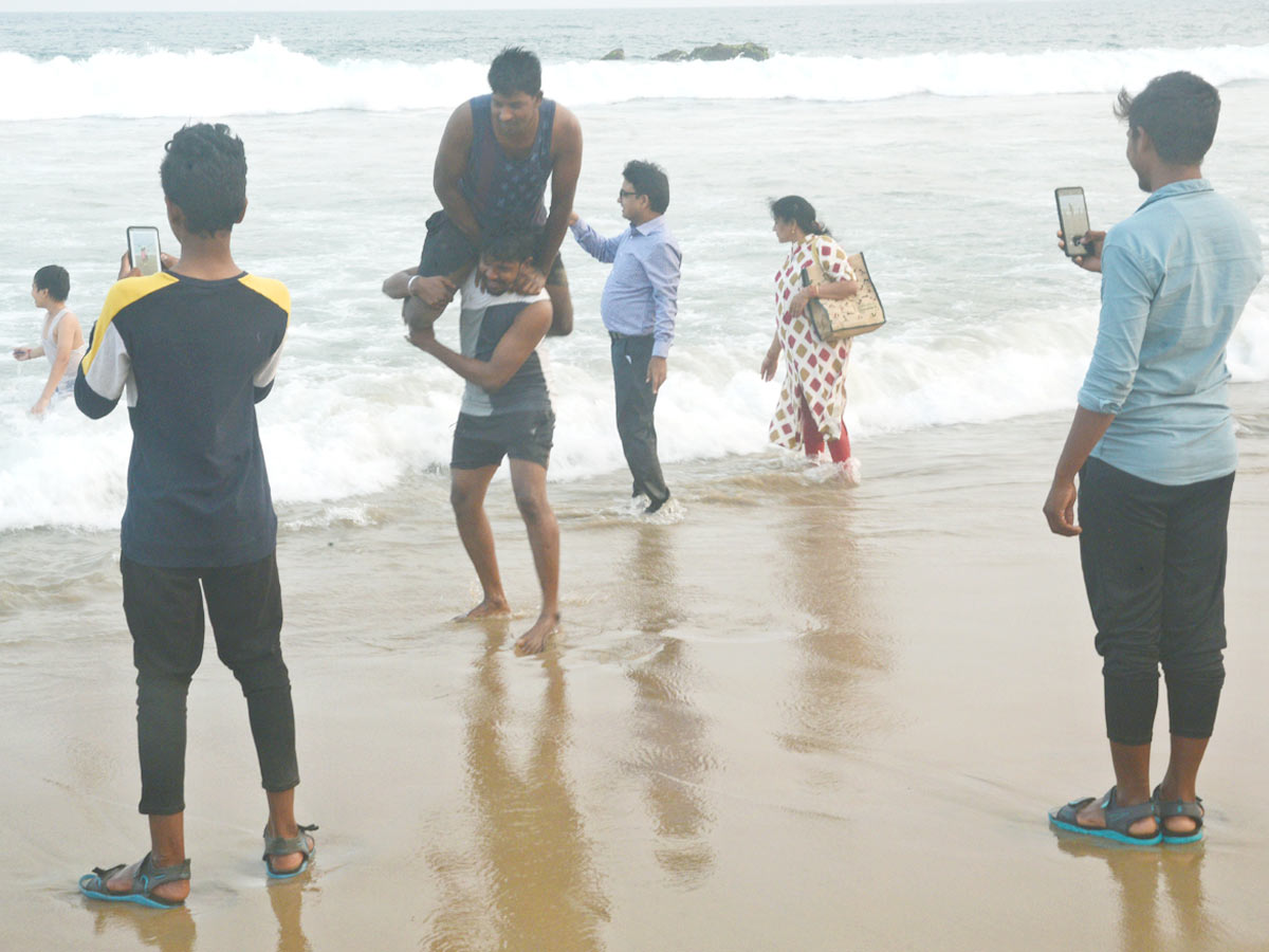 Visakhapatnam Beach Photos - Sakshi5