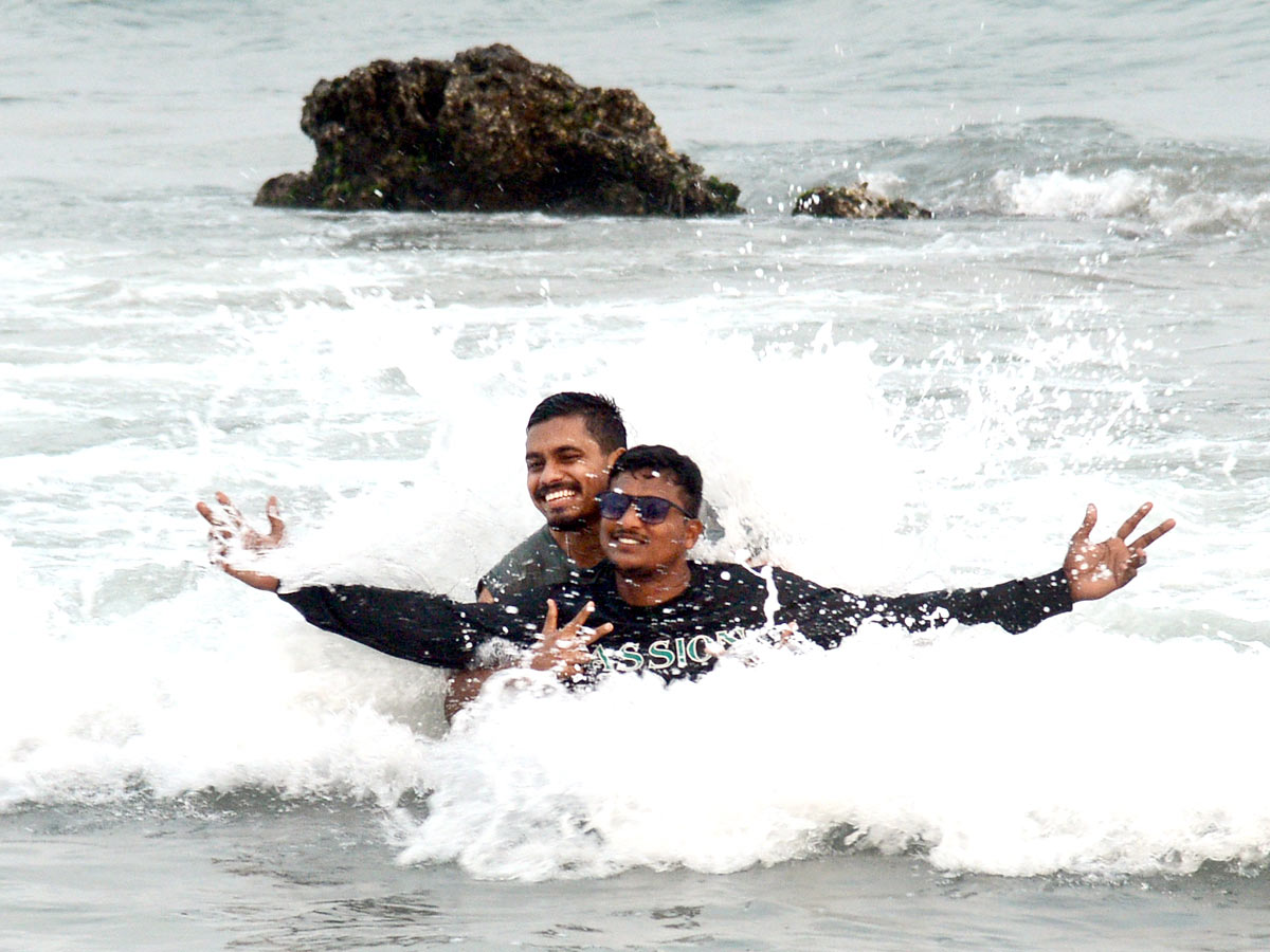 Visakhapatnam Beach Photos - Sakshi6