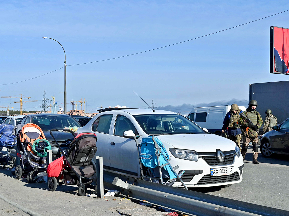 Kyiv skyline as Russian troops invade Ukraine Photo Gallery - Sakshi12