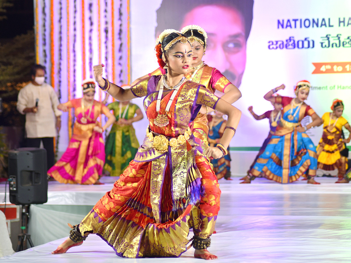 National Handloom Expo IN Vijayawada  - Sakshi5