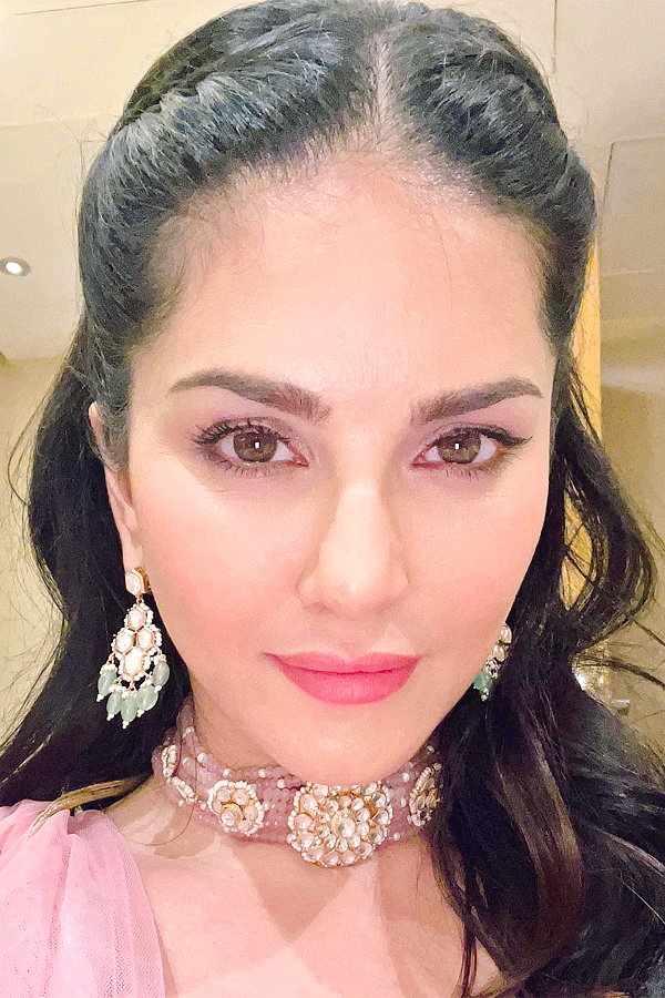 Sunny Leone HD Photos - Sakshi9