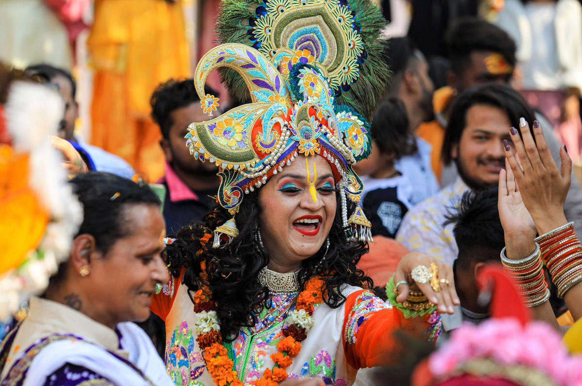 Devotees throng temples, offer prayers on Maha Shivaratri - Sakshi30