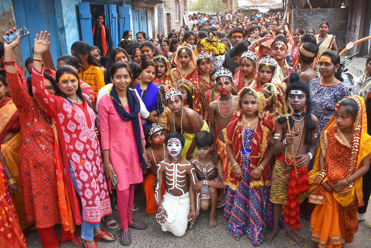 Devotees throng temples, offer prayers on Maha Shivaratri - Sakshi33