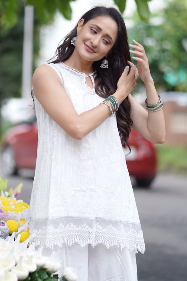 Pragya jaiswal Latest Photo Gallery - Sakshi7