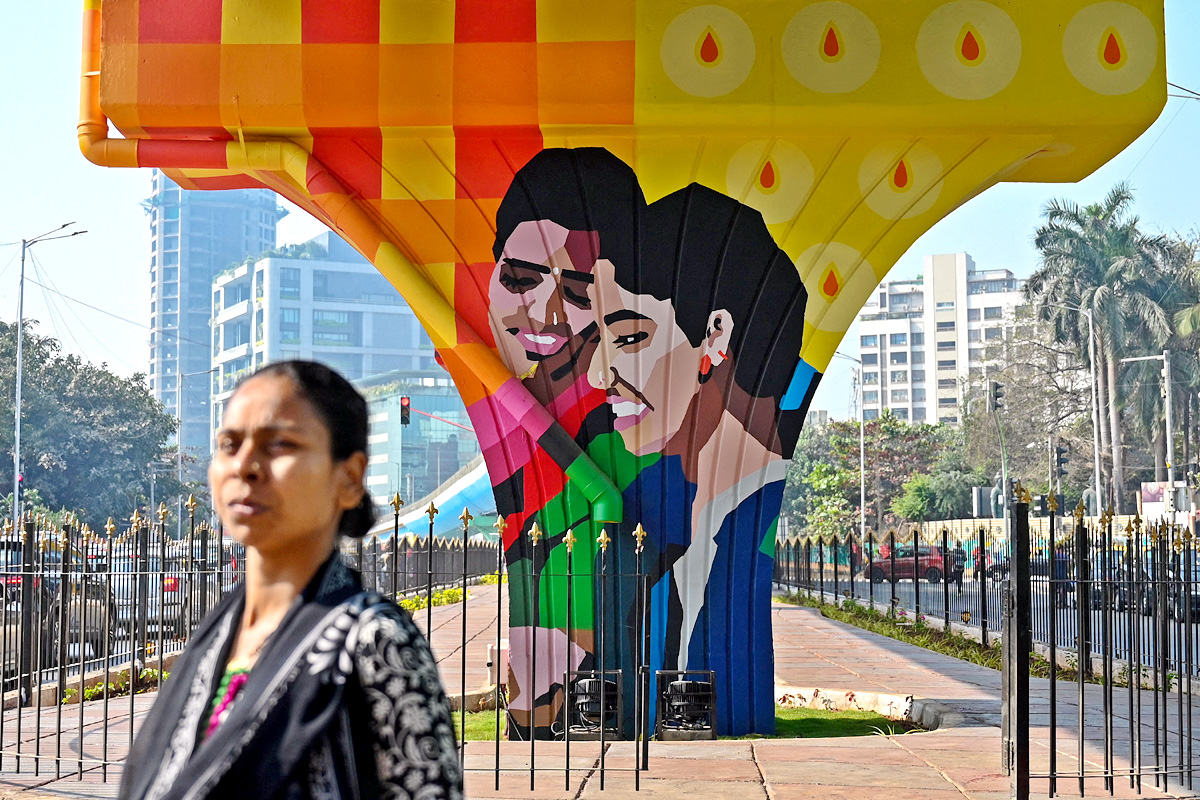 Transgender Woman Artist Ayesha Koli Paints Flyover In Mumbai - Sakshi12