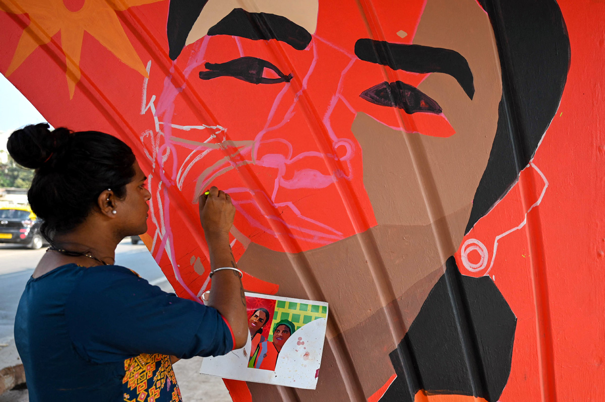 Transgender Woman Artist Ayesha Koli Paints Flyover In Mumbai - Sakshi2