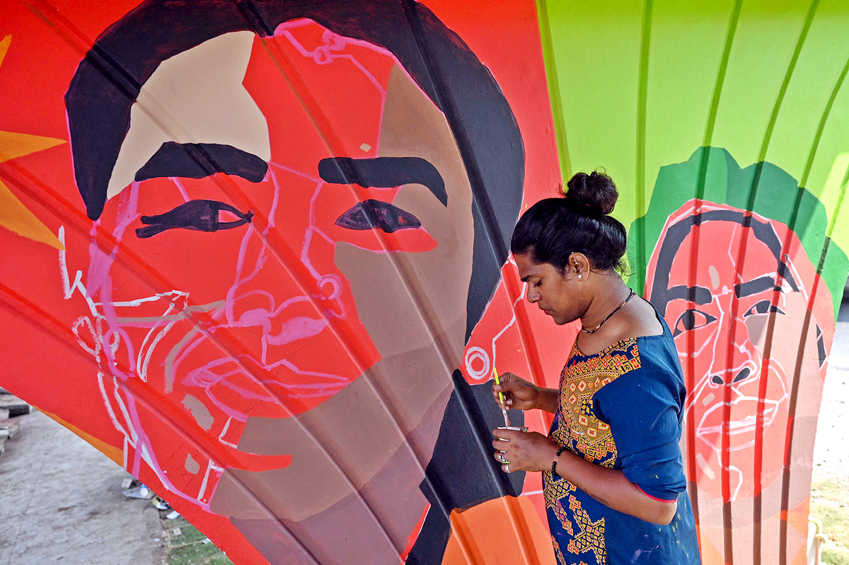 Transgender Woman Artist Ayesha Koli Paints Flyover In Mumbai - Sakshi6