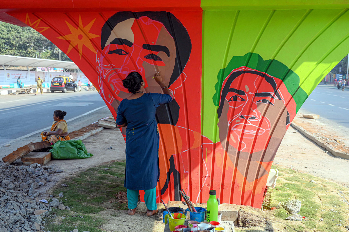 Transgender Woman Artist Ayesha Koli Paints Flyover In Mumbai - Sakshi7