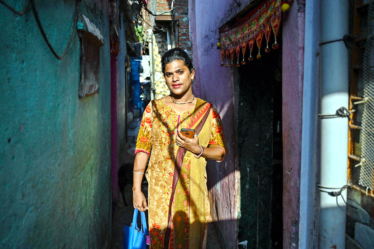 Transgender Woman Artist Ayesha Koli Paints Flyover In Mumbai - Sakshi9