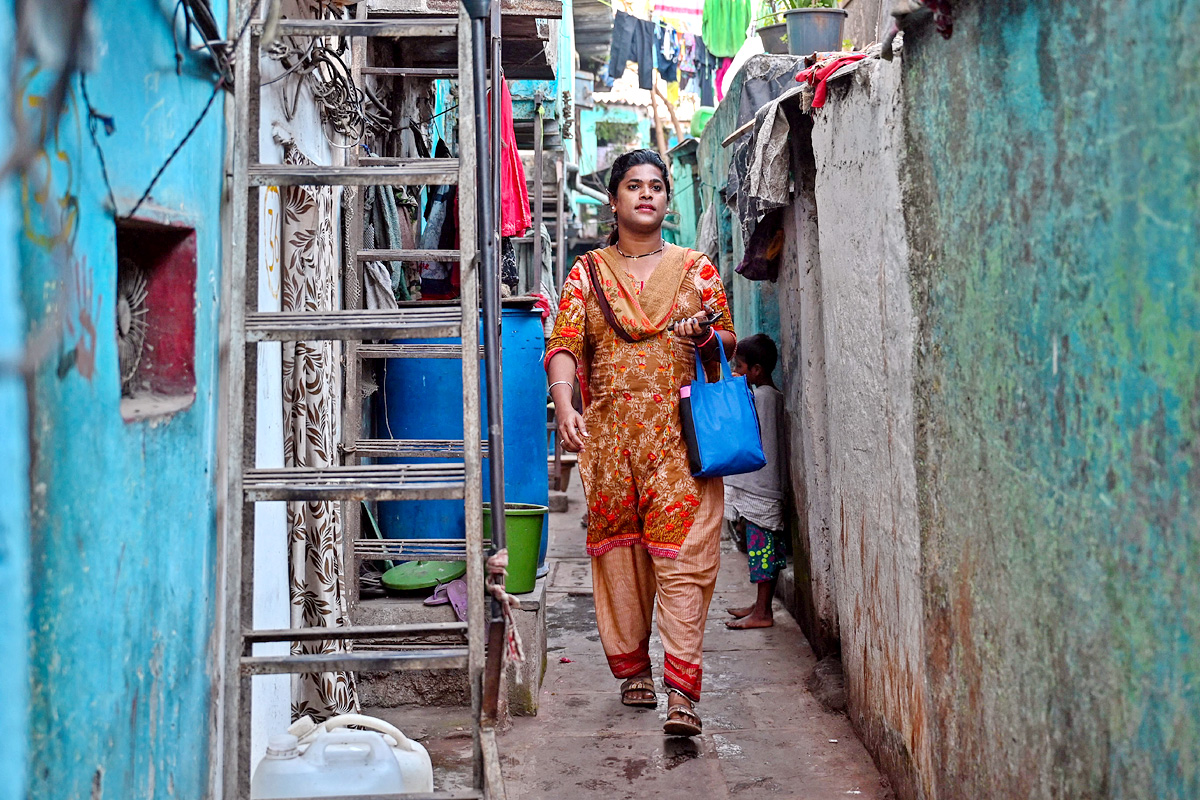 Transgender Woman Artist Ayesha Koli Paints Flyover In Mumbai - Sakshi1