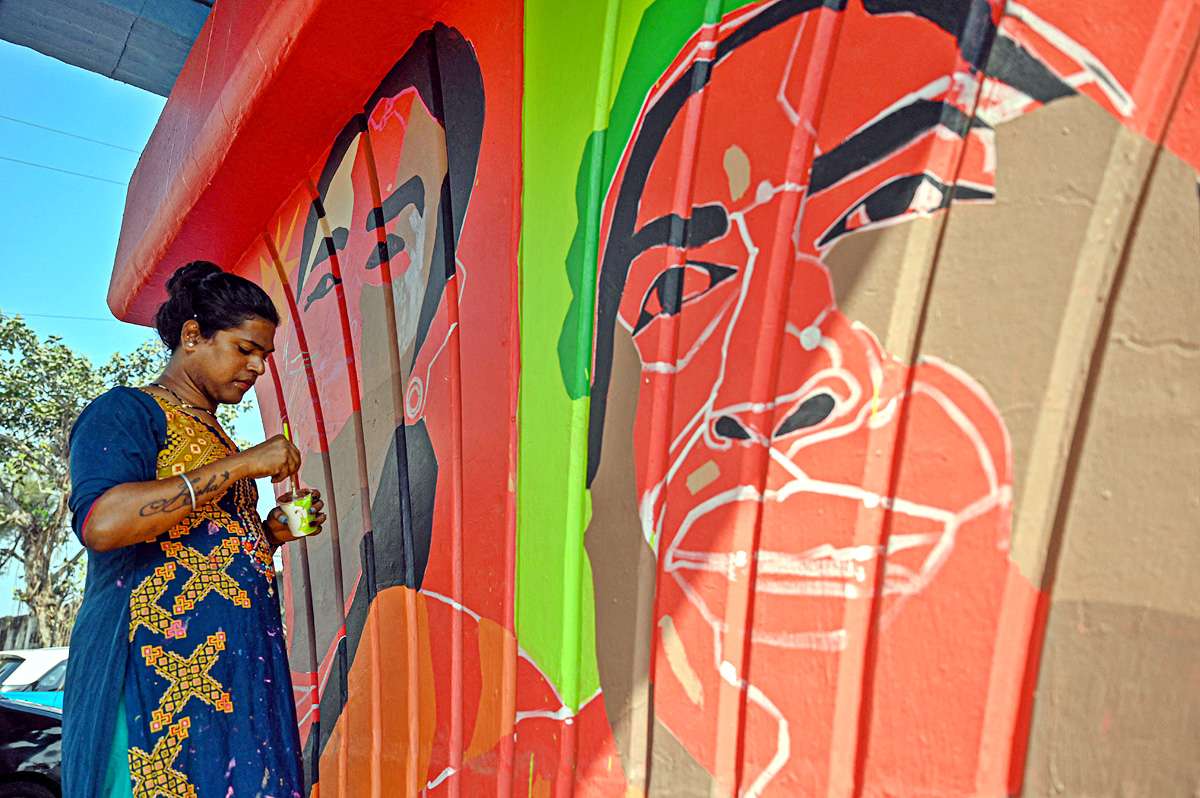 Transgender Woman Artist Ayesha Koli Paints Flyover In Mumbai - Sakshi17