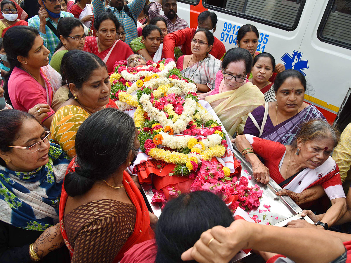 Political Leaders Paid Tribute to Mallu Swarajyam Photo Gallery - Sakshi2