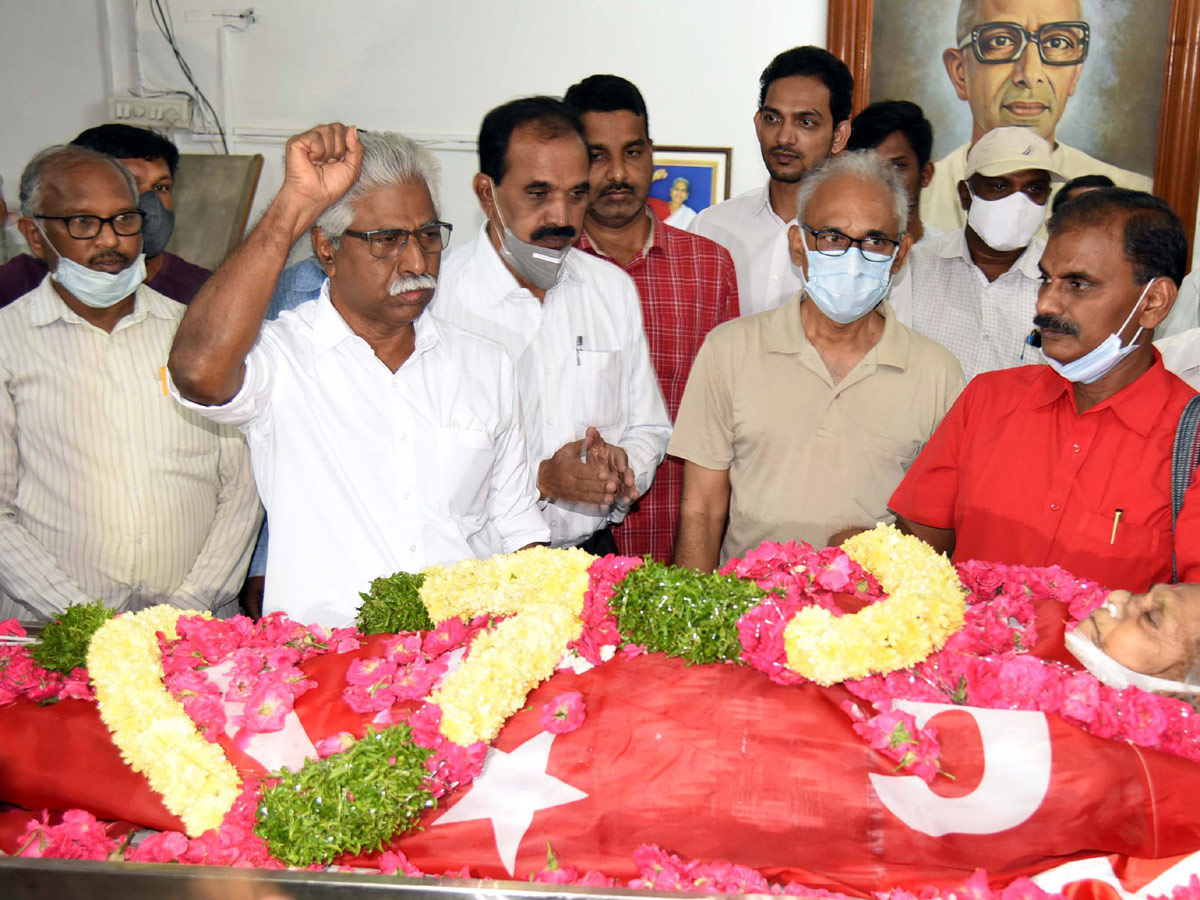 Political Leaders Paid Tribute to Mallu Swarajyam Photo Gallery - Sakshi3