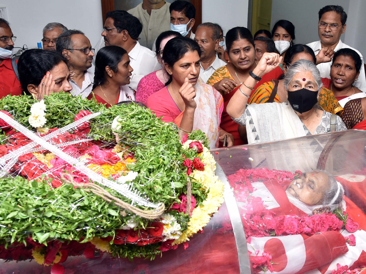 Political Leaders Paid Tribute to Mallu Swarajyam Photo Gallery - Sakshi5