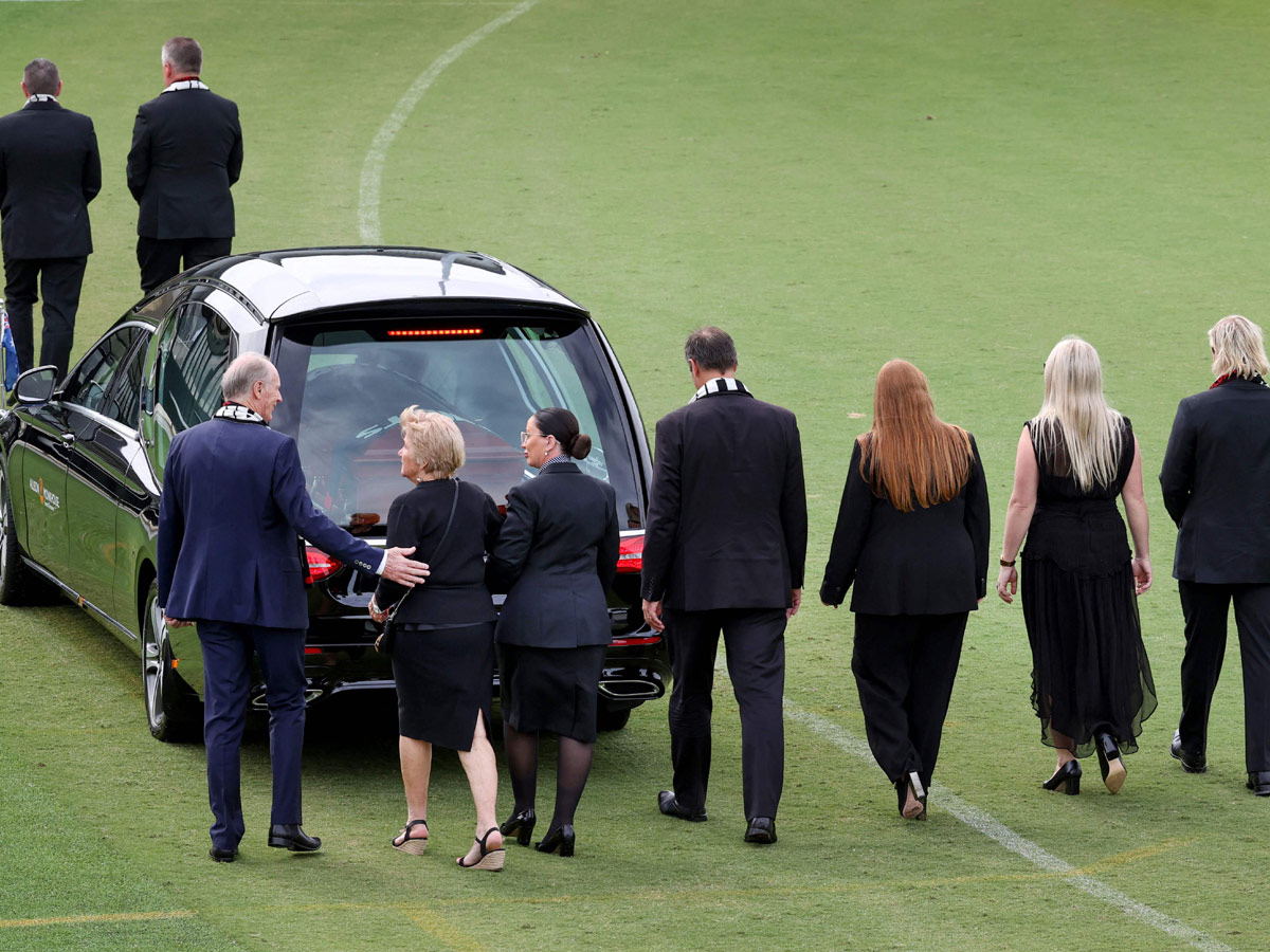 Shane Warne Private funeral held for cricketing great in Melbourne Photo Gallery - Sakshi10