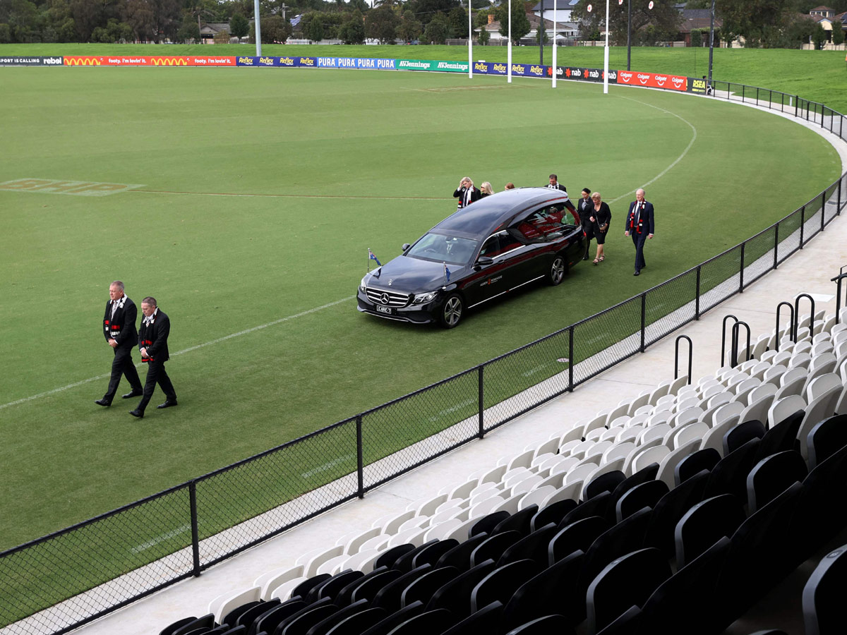 Shane Warne Private funeral held for cricketing great in Melbourne Photo Gallery - Sakshi11