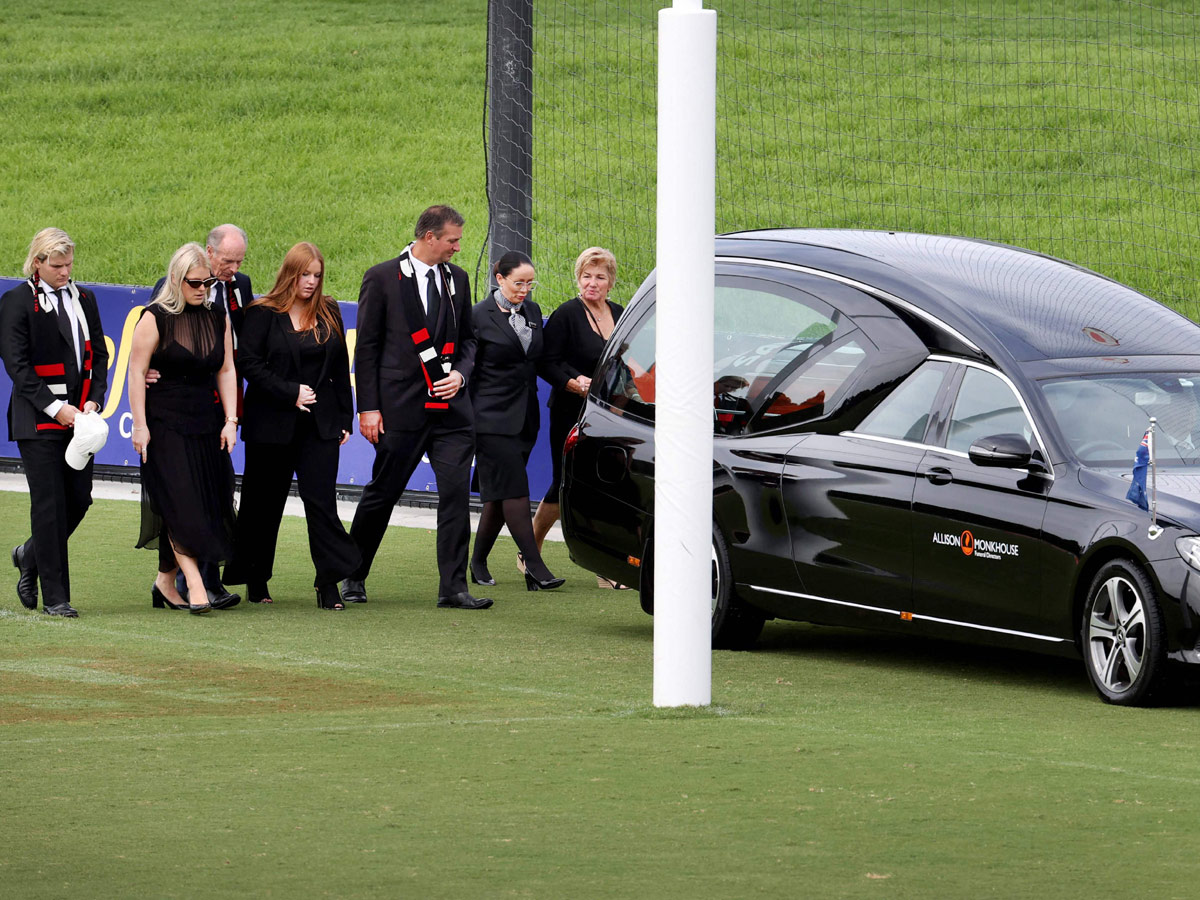 Shane Warne Private funeral held for cricketing great in Melbourne Photo Gallery - Sakshi12