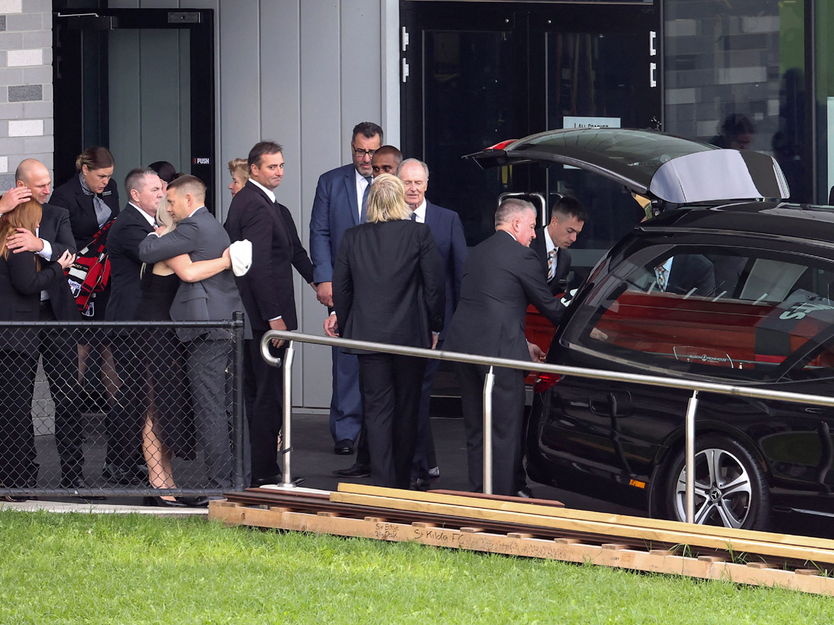 Shane Warne Private funeral held for cricketing great in Melbourne Photo Gallery - Sakshi14