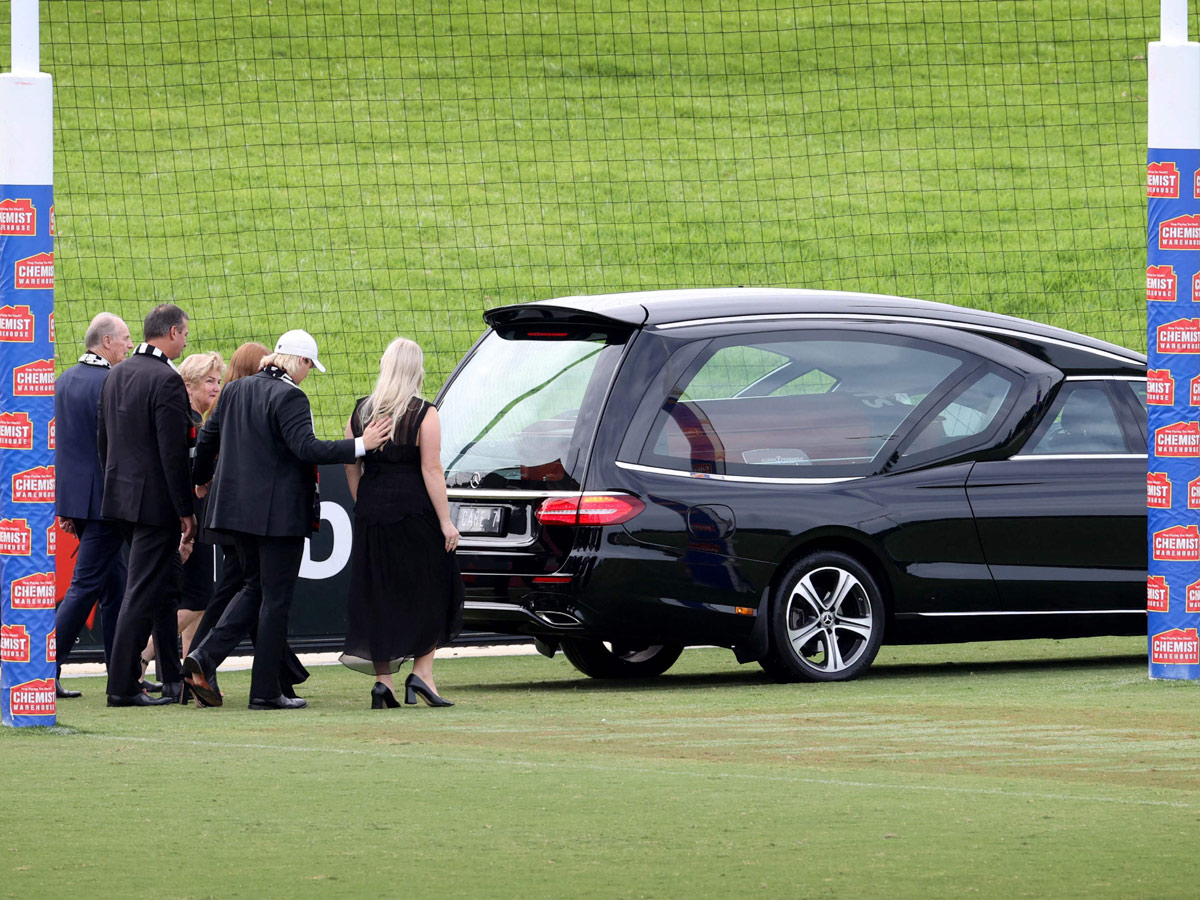 Shane Warne Private funeral held for cricketing great in Melbourne Photo Gallery - Sakshi3