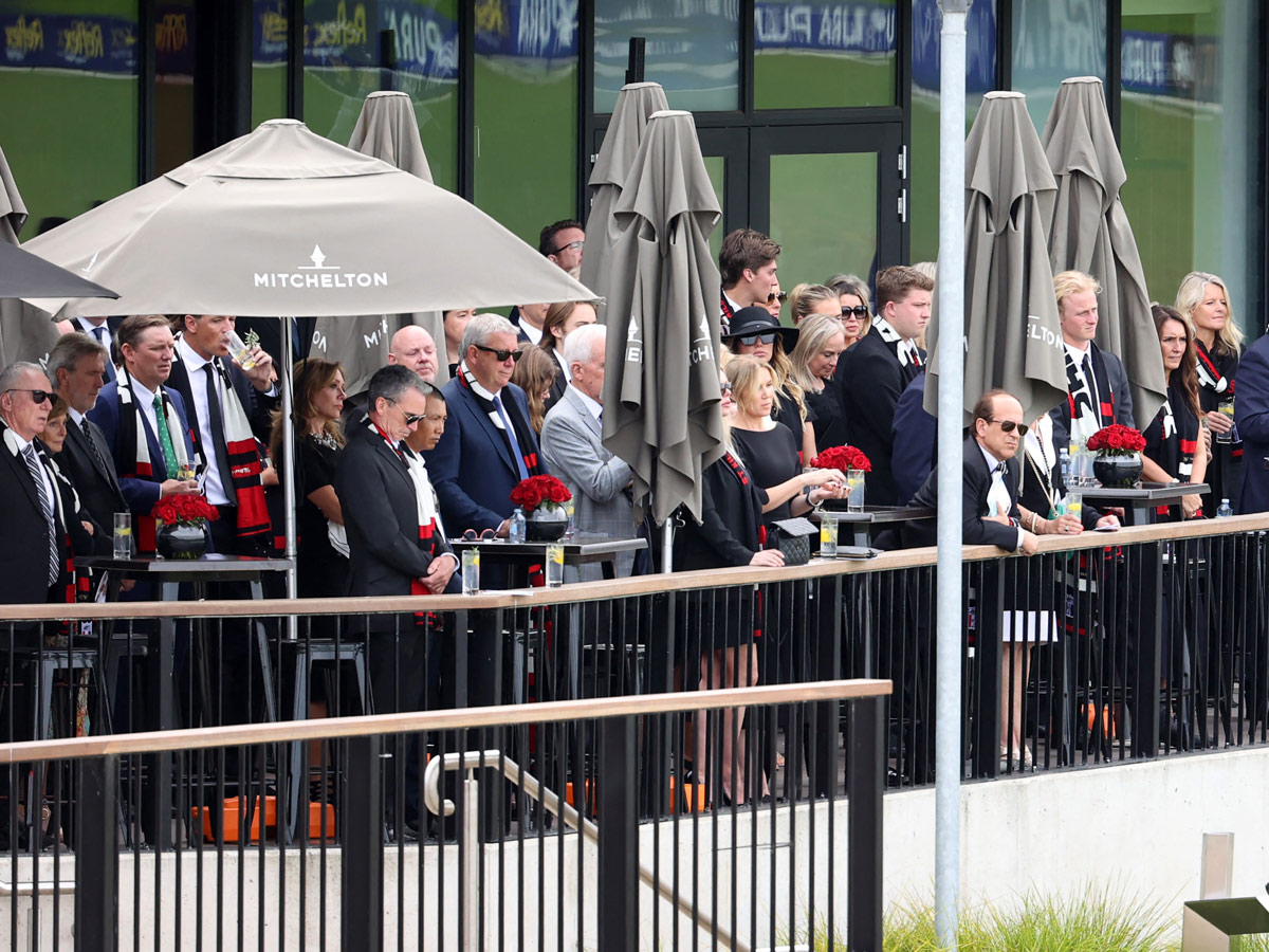 Shane Warne Private funeral held for cricketing great in Melbourne Photo Gallery - Sakshi5