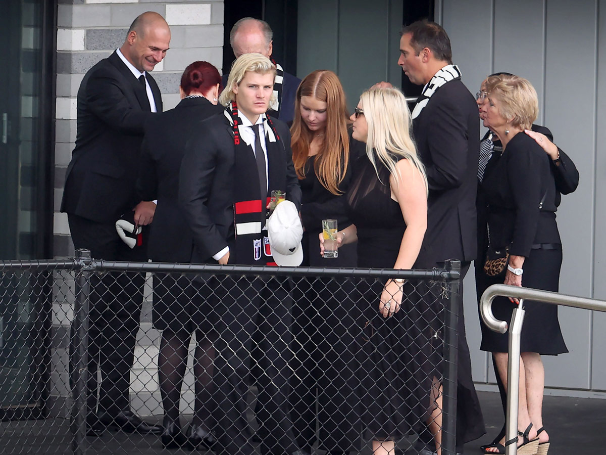 Shane Warne Private funeral held for cricketing great in Melbourne Photo Gallery - Sakshi6