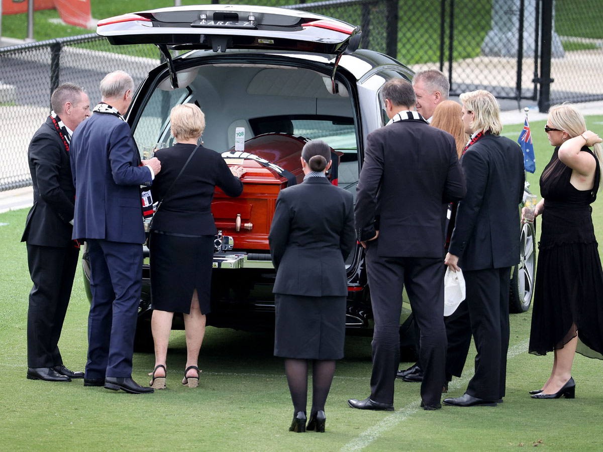 Shane Warne Private funeral held for cricketing great in Melbourne Photo Gallery - Sakshi1