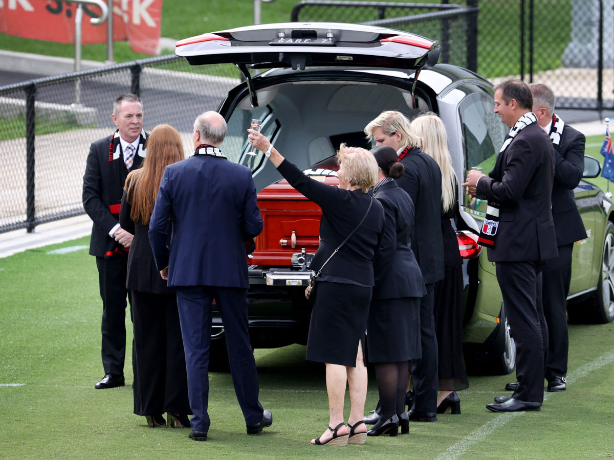 Shane Warne Private funeral held for cricketing great in Melbourne Photo Gallery - Sakshi8