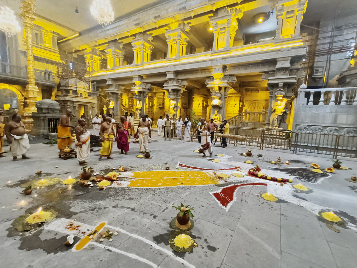 Panchkundatma Mahayagam in Yadadri Temple Photo Gallery - Sakshi2