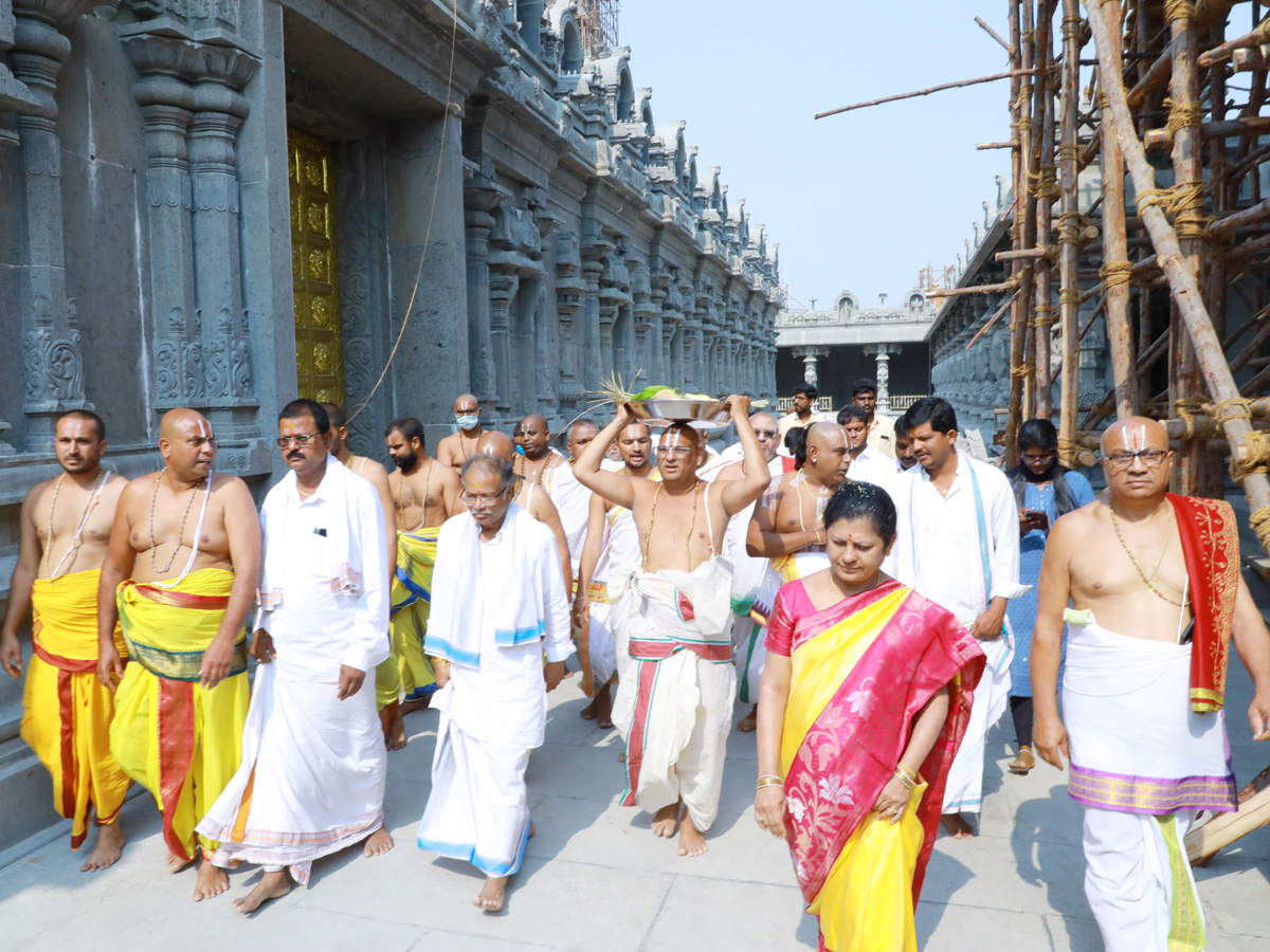 Panchkundatma Mahayagam in Yadadri Temple Photo Gallery - Sakshi19