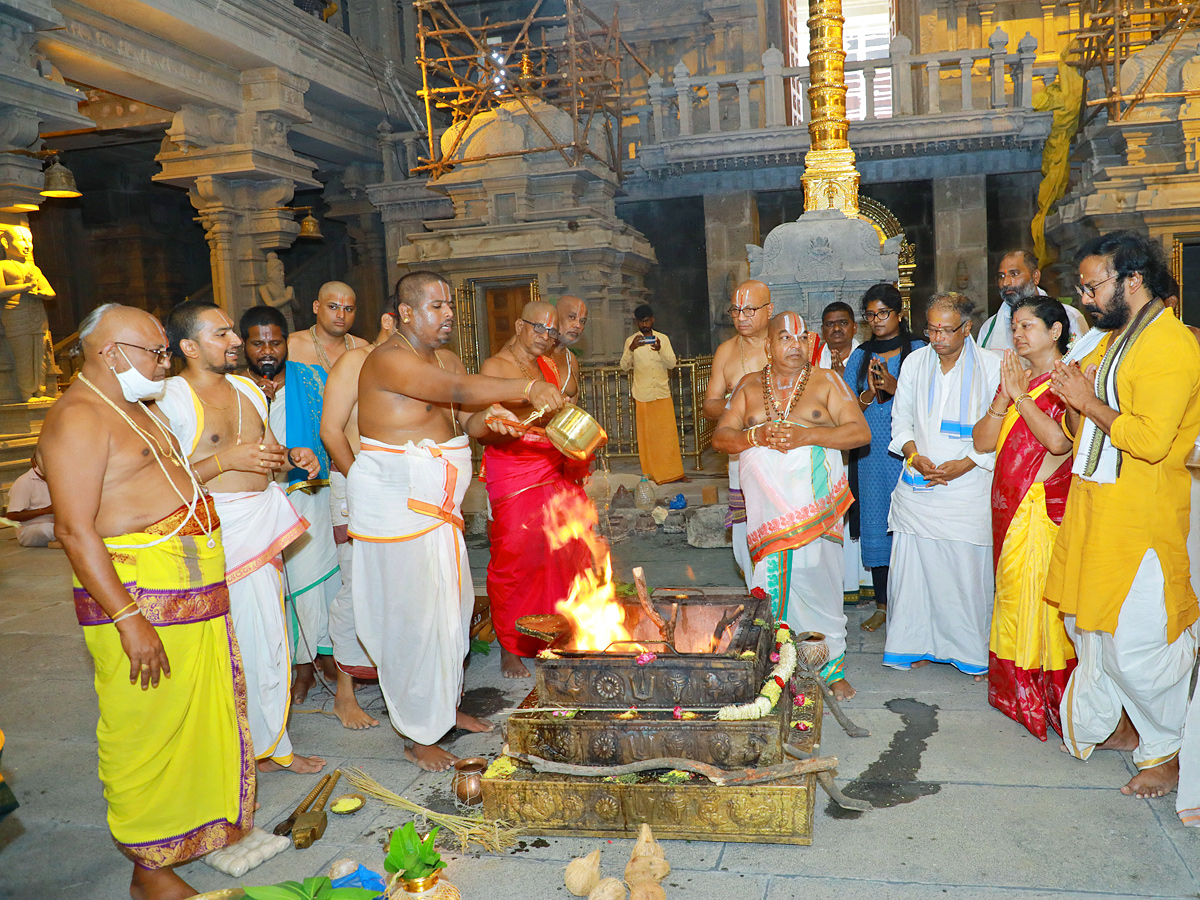 Panchkundatma Mahayagam in Yadadri Temple Photo Gallery - Sakshi1