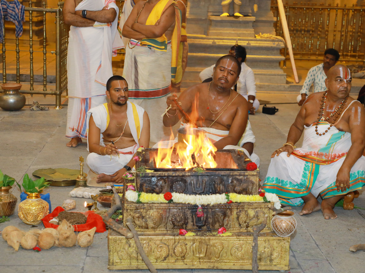 Panchkundatma Mahayagam in Yadadri Temple Photo Gallery - Sakshi7