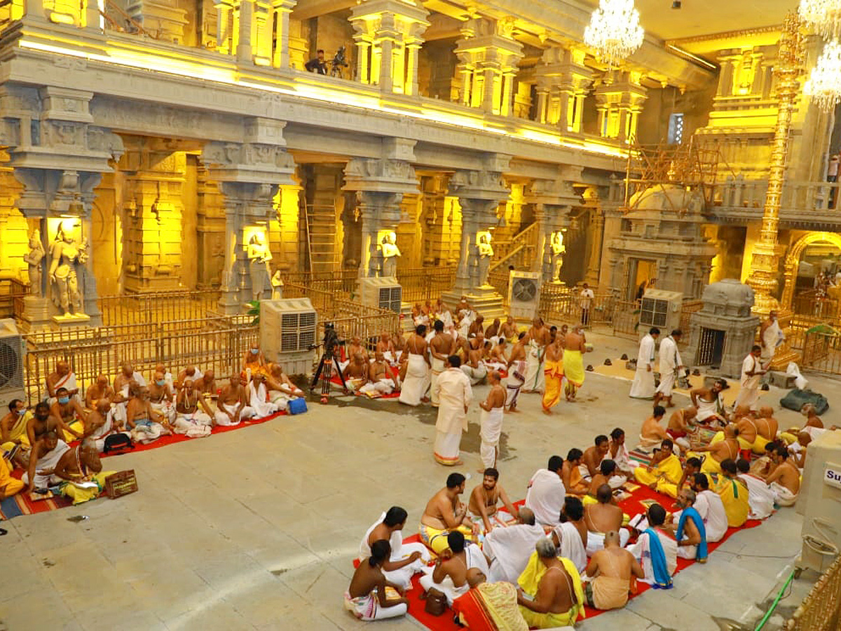 Agni madhanam in yadadri Photo Gallery - Sakshi2
