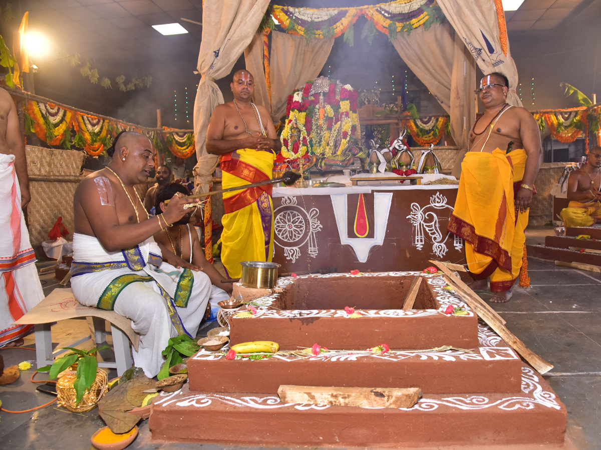 Agni madhanam in yadadri Photo Gallery - Sakshi12