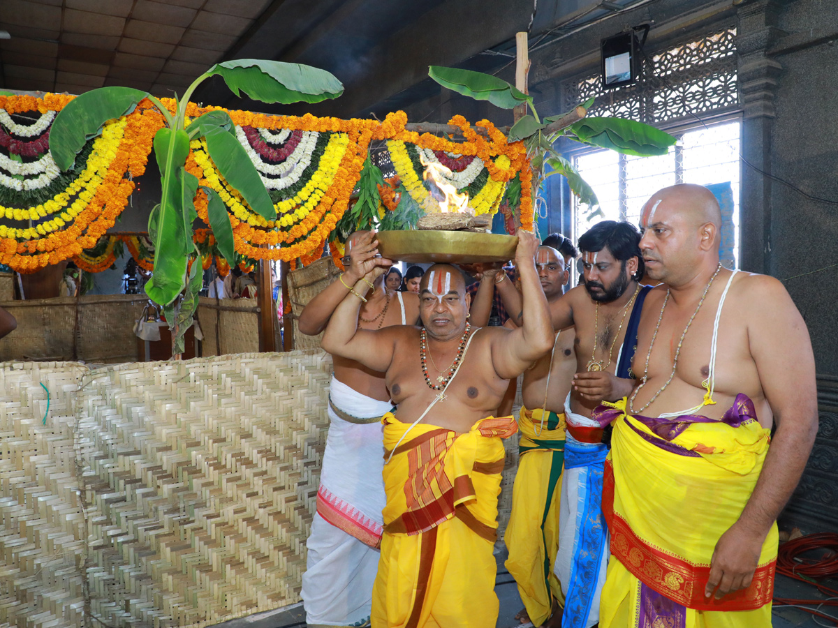 Agni madhanam in yadadri Photo Gallery - Sakshi15