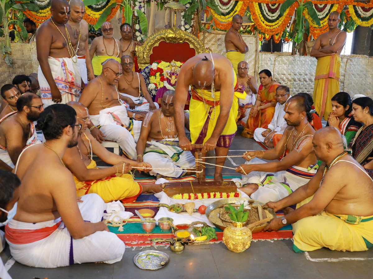 Agni madhanam in yadadri Photo Gallery - Sakshi18