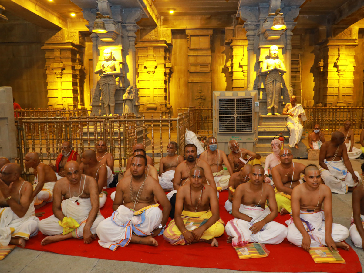 Agni madhanam in yadadri Photo Gallery - Sakshi4