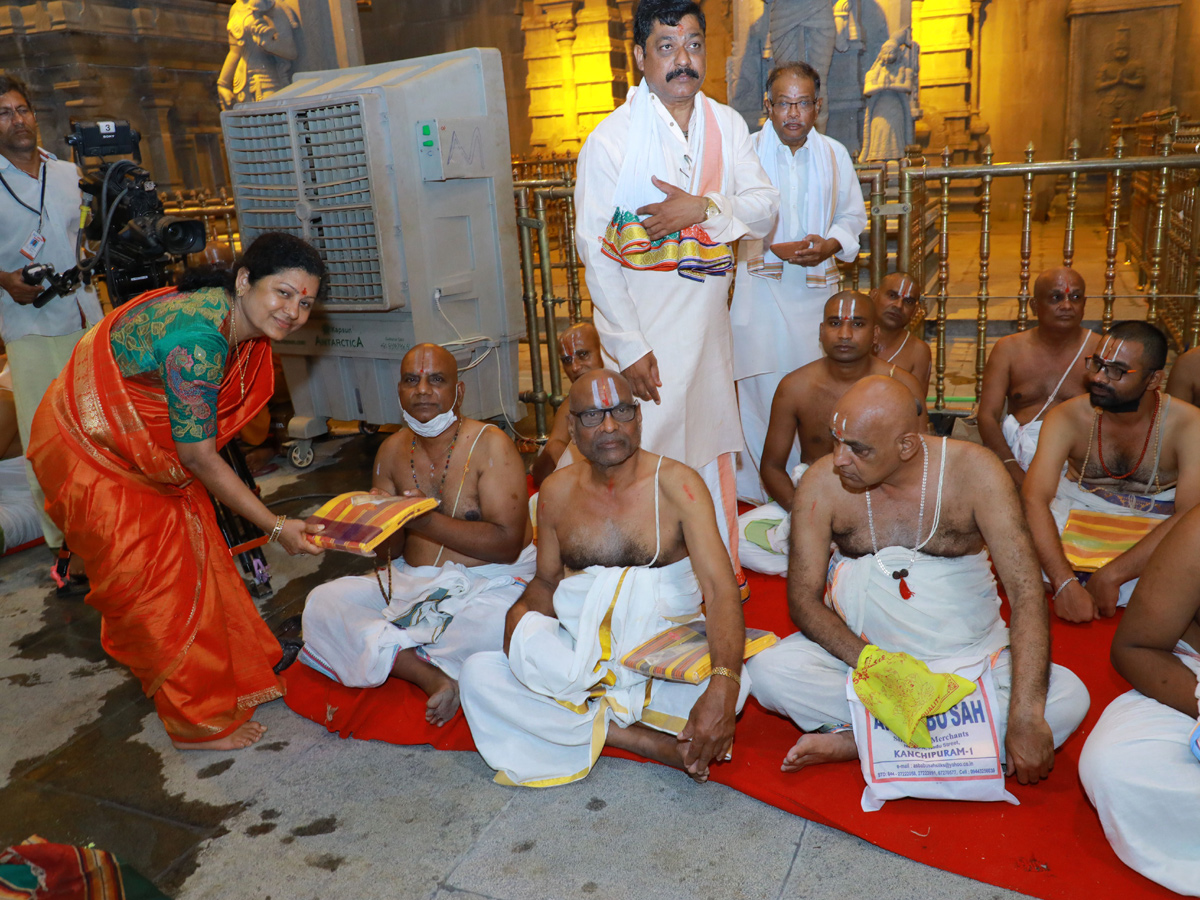 Agni madhanam in yadadri Photo Gallery - Sakshi5