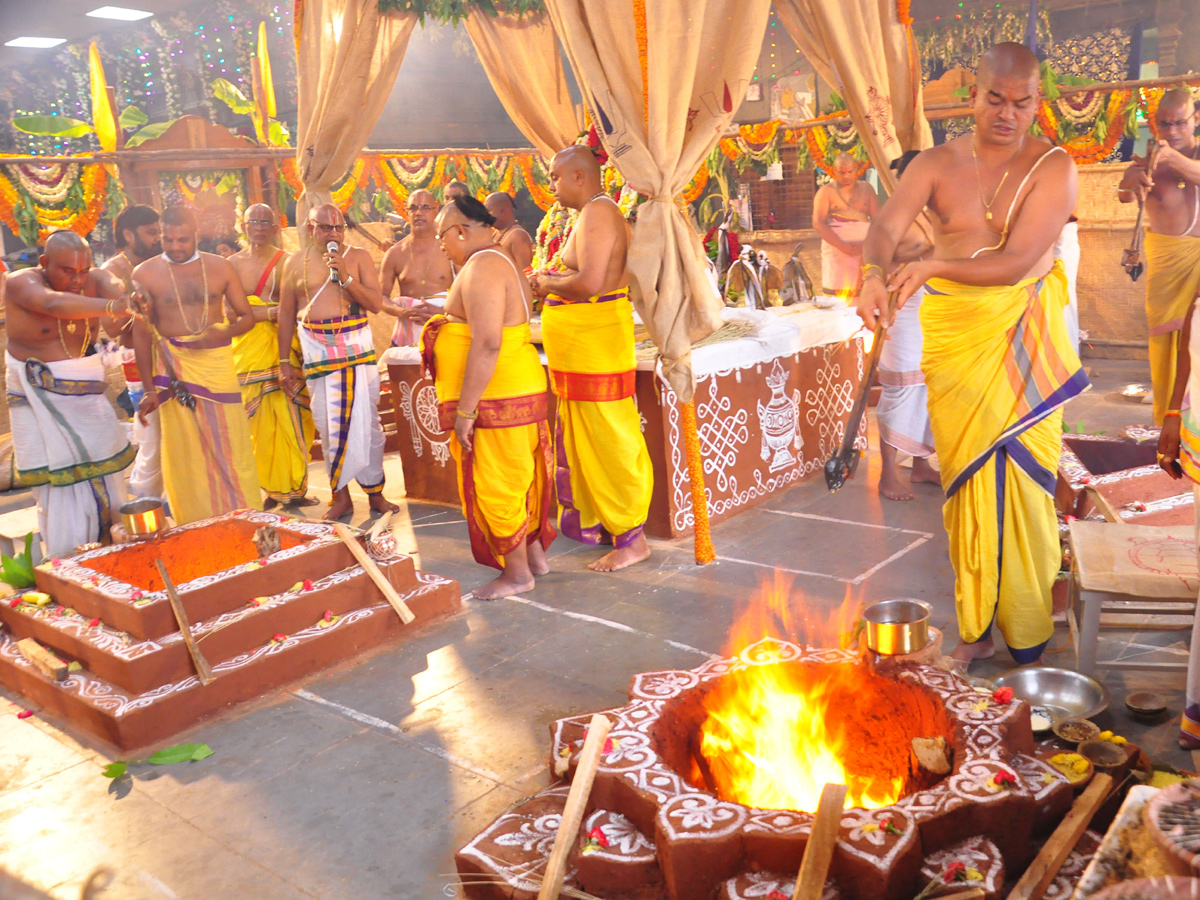 Agni madhanam in yadadri Photo Gallery - Sakshi8