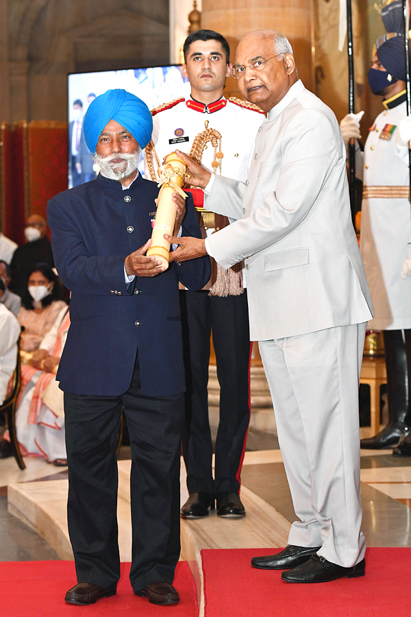 President Kovind Presents Padma Awards at 2022 Ceremony - Sakshi9