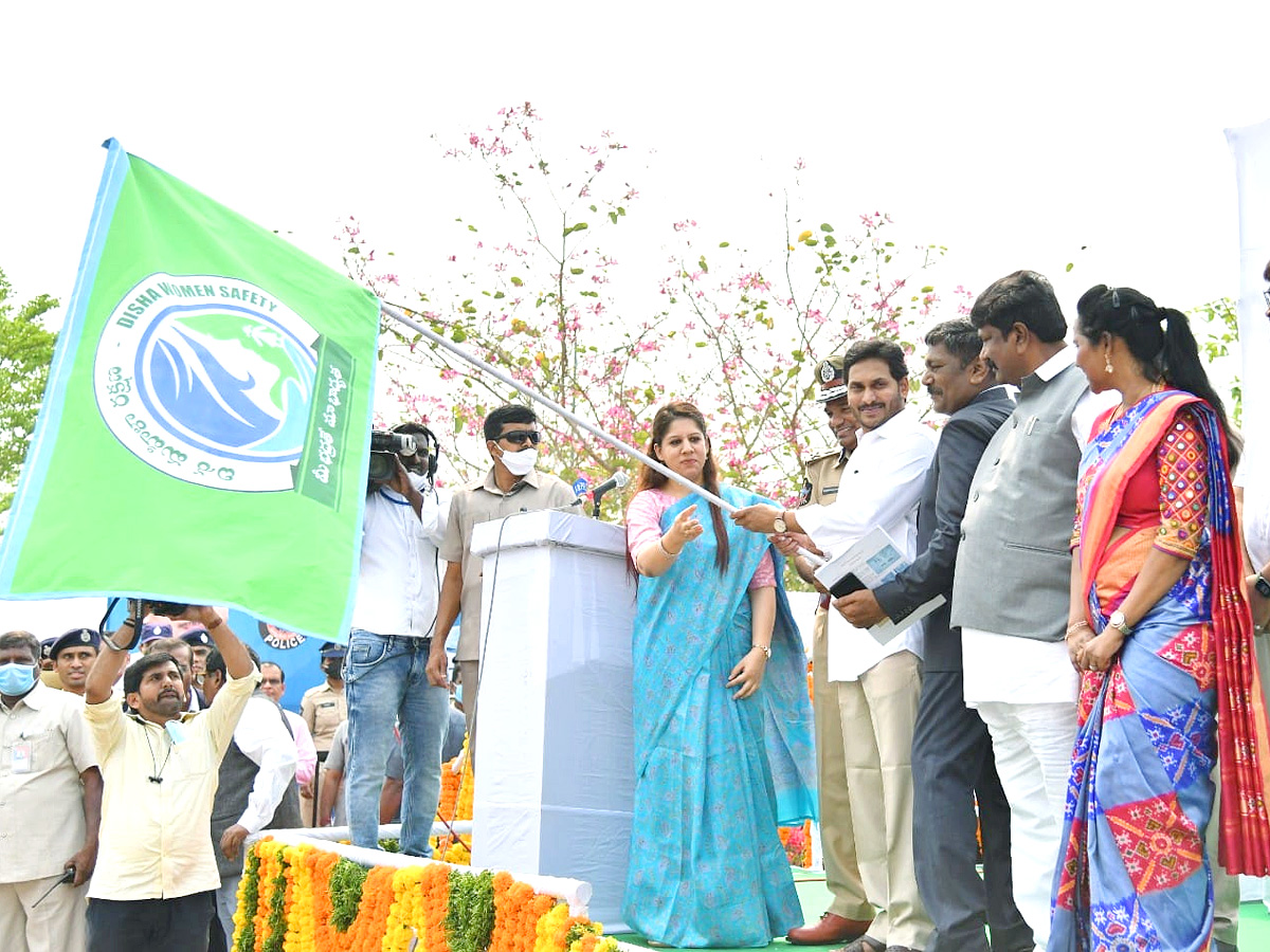 CM YS Jagan launches Disha Patrolling Vehicles  - Sakshi1