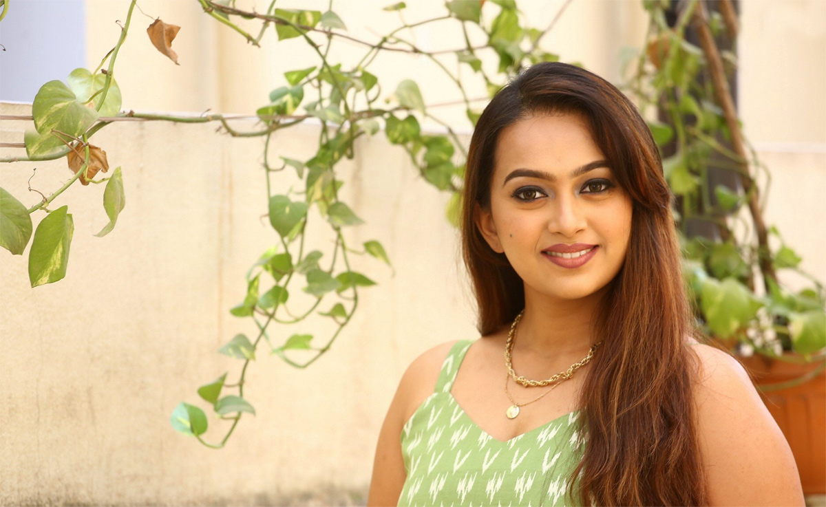 Ester Valerie Noronha Latest Photos - Sakshi13