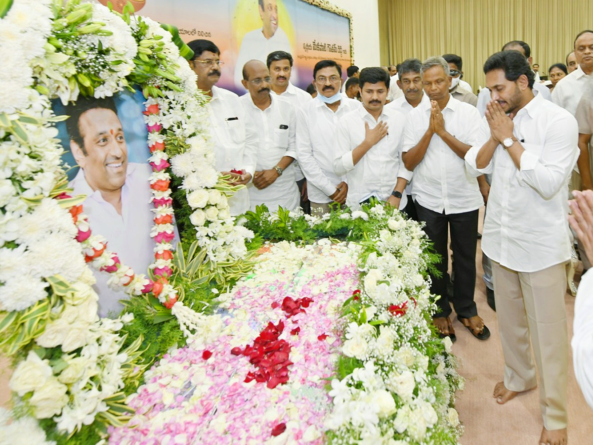 CM YS Jagan Pays Homage to Mekapati Goutham Reddy Photo Gallery - Sakshi1